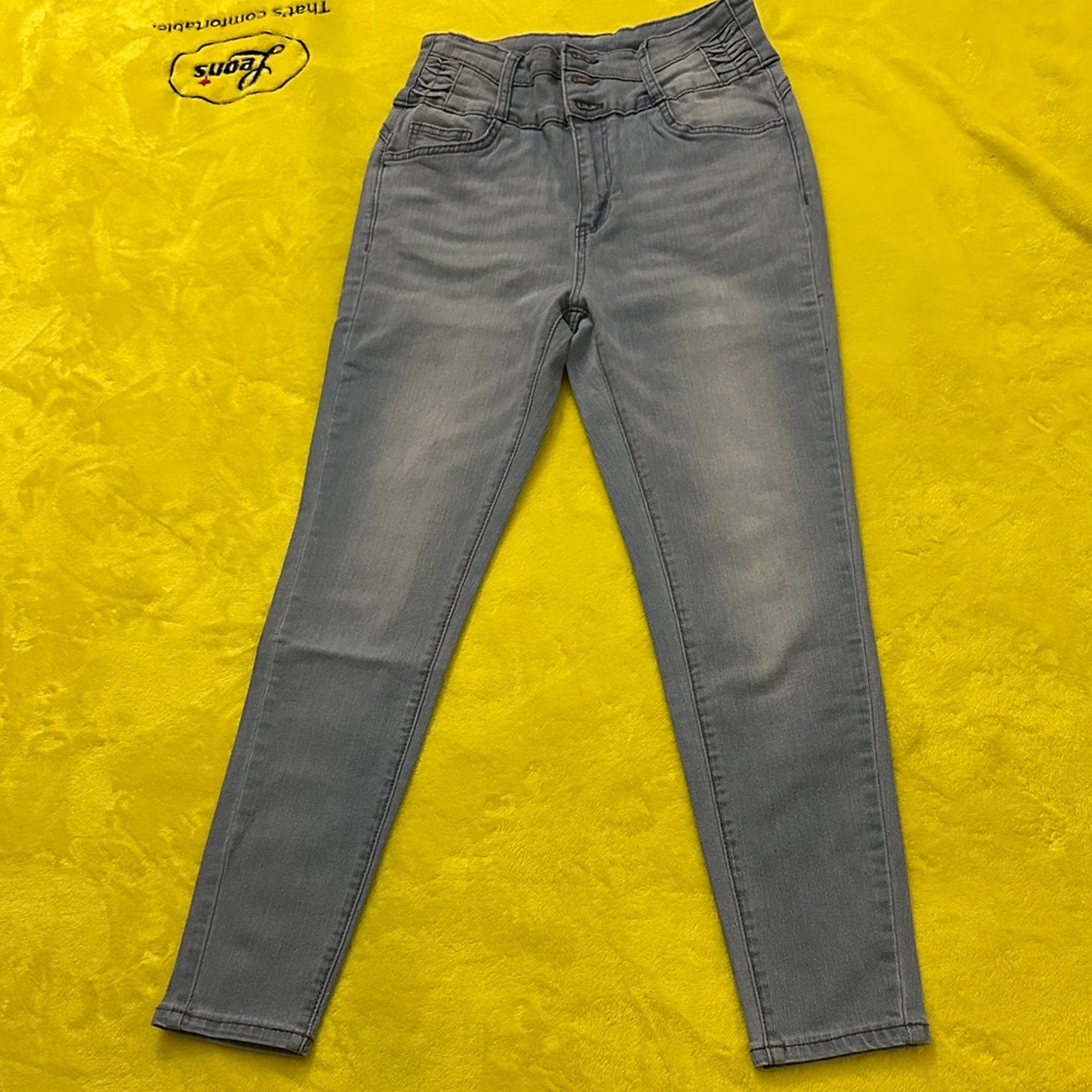 Levi's Women's Skinny Jeans in Gray